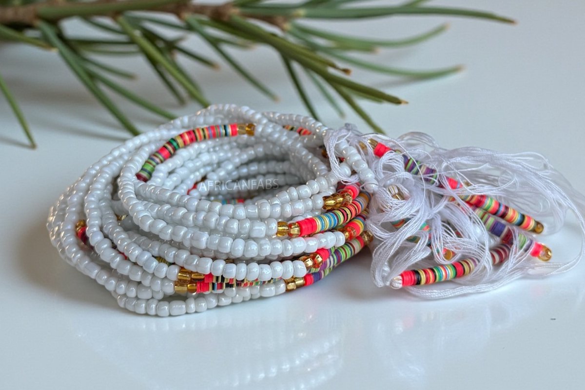 AfricanFabs® Waist Beads / Afrikaanse Heupketting - Osi - Wit / goud (Traditioneel niet-elastisch koord) - Buikketting - Taille ketting