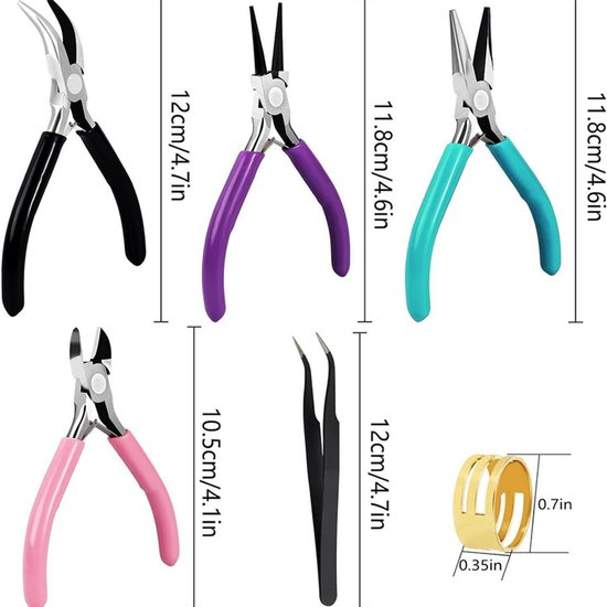 Afmetingen van verschillende tangen en een gouden ring: tangen met zwarte, paarse, turquoise en roze handvatten.