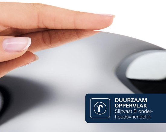 Hand raakt glanzend chroom oppervlak aan, met "Duurzaam oppervlak" en slijtvast/onderhoudsvriendelijk icoon.