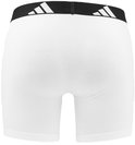 Achterkant van een witte Adidas boxer met zwarte tailleband met logo.