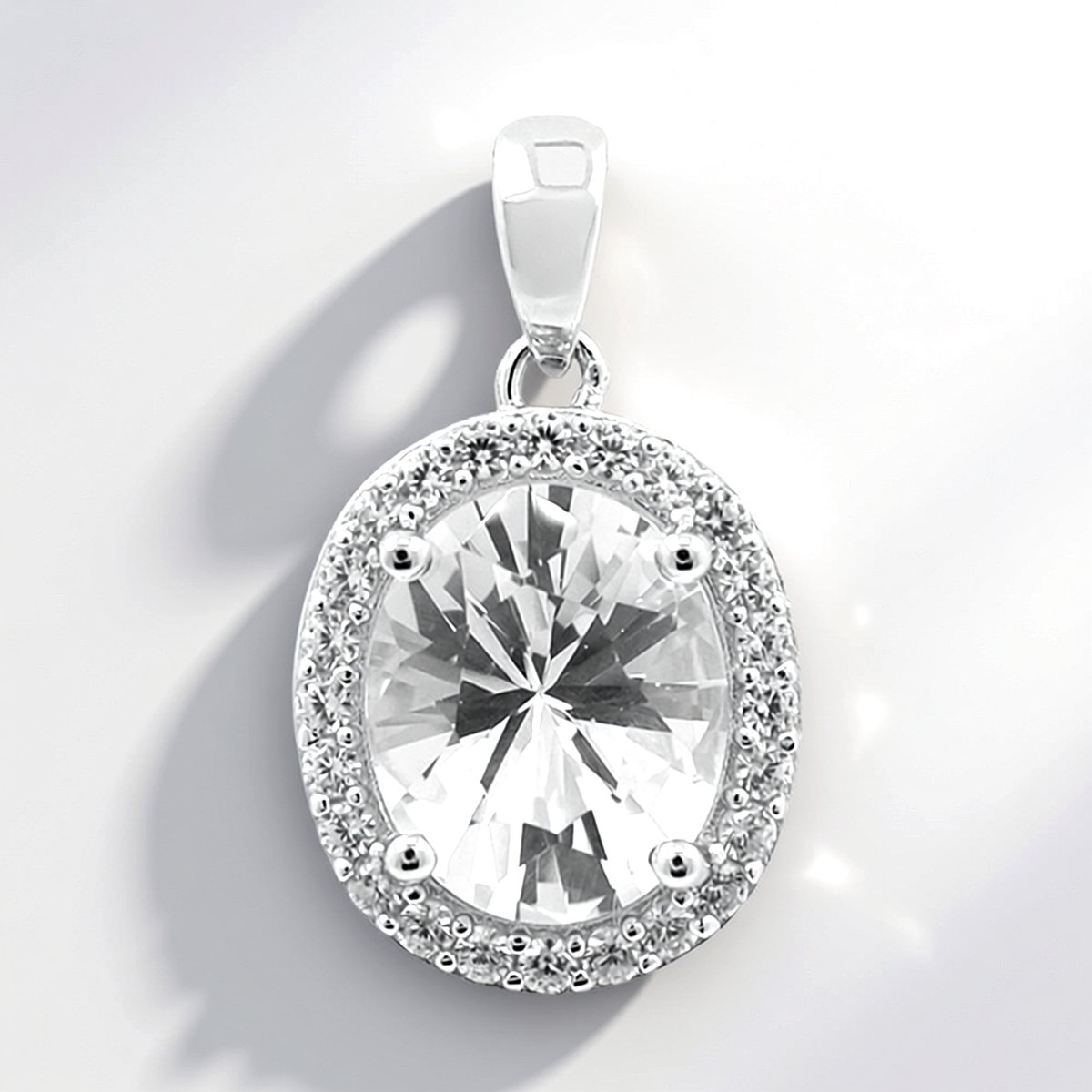 Cavill - Zilveren Hanger - 925 Sterling Zilver - 3 Karaat Ovale Danburiet en 24 Briljant Zirkonen - Elegante Dameshanger 22x13 mm