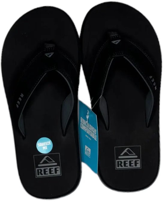 Zwarte Reef teenslippers met comfortlabel. Het Reef logo staat op de zolen en op de banden.