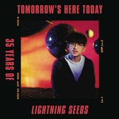 Un jeune homme portant des lunettes porte un gilet sur un t-shirt blanc, avec des planètes en arrière-plan. Texte: 35 YEARS OF LIGHTNING SEEDS TOMORROW'S HERE TODAY