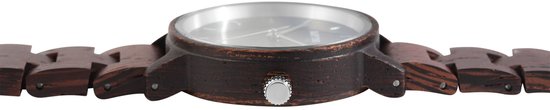 Houten horloge met donkere band en zilverkleurige knop.