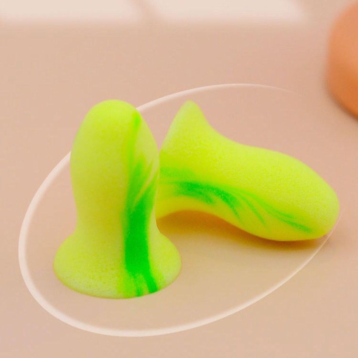 Verpakking met 30 paar zachte, taps toelopende oordopjes van schuim voor comfortabel slapen en geluidsreductie, groen