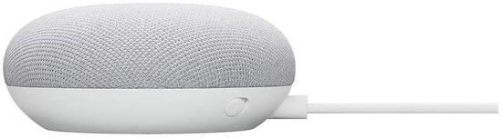 Zijaanzicht van een lichtgrijze Google Nest Mini met een wit koord.