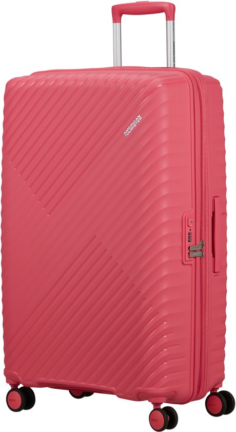 Roze koffer met diagonaal lijnenpatroon, uitschuifbare handgreep en TSA-slot.