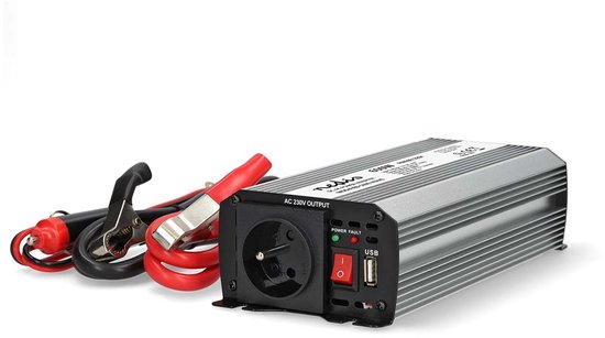 Zilverkleurige omvormer met rode en zwarte accuklemmen, CEE 7/3 stopcontact, USB-poort en schakelaar.