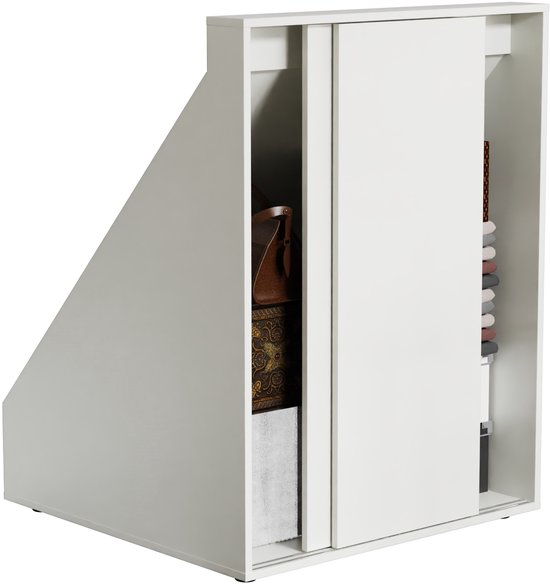 Witte opbergkast met schuifdeuren, schuine zijde, gevuld met een tas en kleding.