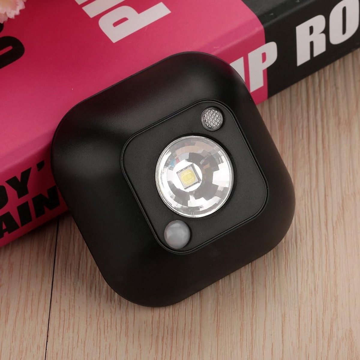 Draadloos LED Bewegingssensor Nachtlampje met Dubbele Sensor voor Binnen en Buiten
