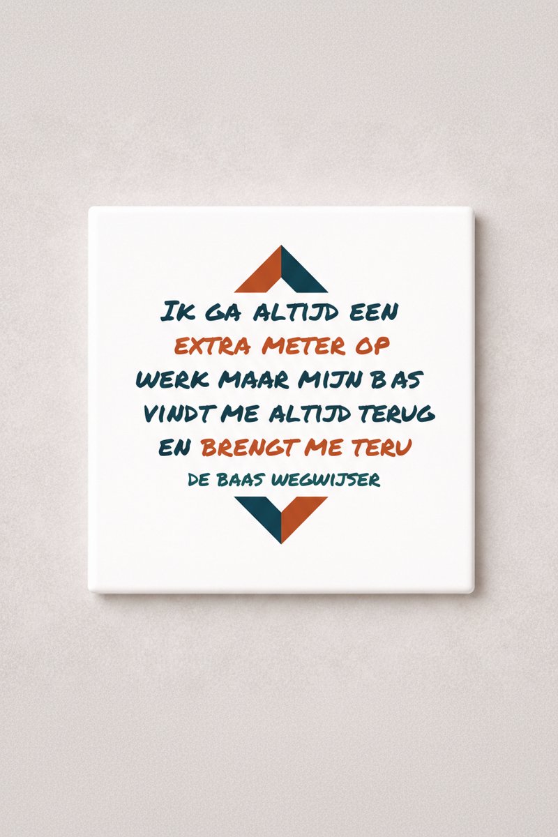 Bedruk King Grappige Werk Quote Keramische Tegel – “Ik Ga Altijd Een Extra Meter op Werk” Baas Humor Decoratieve Cadeau Tegel voor Kantoor & Collega’s Wit