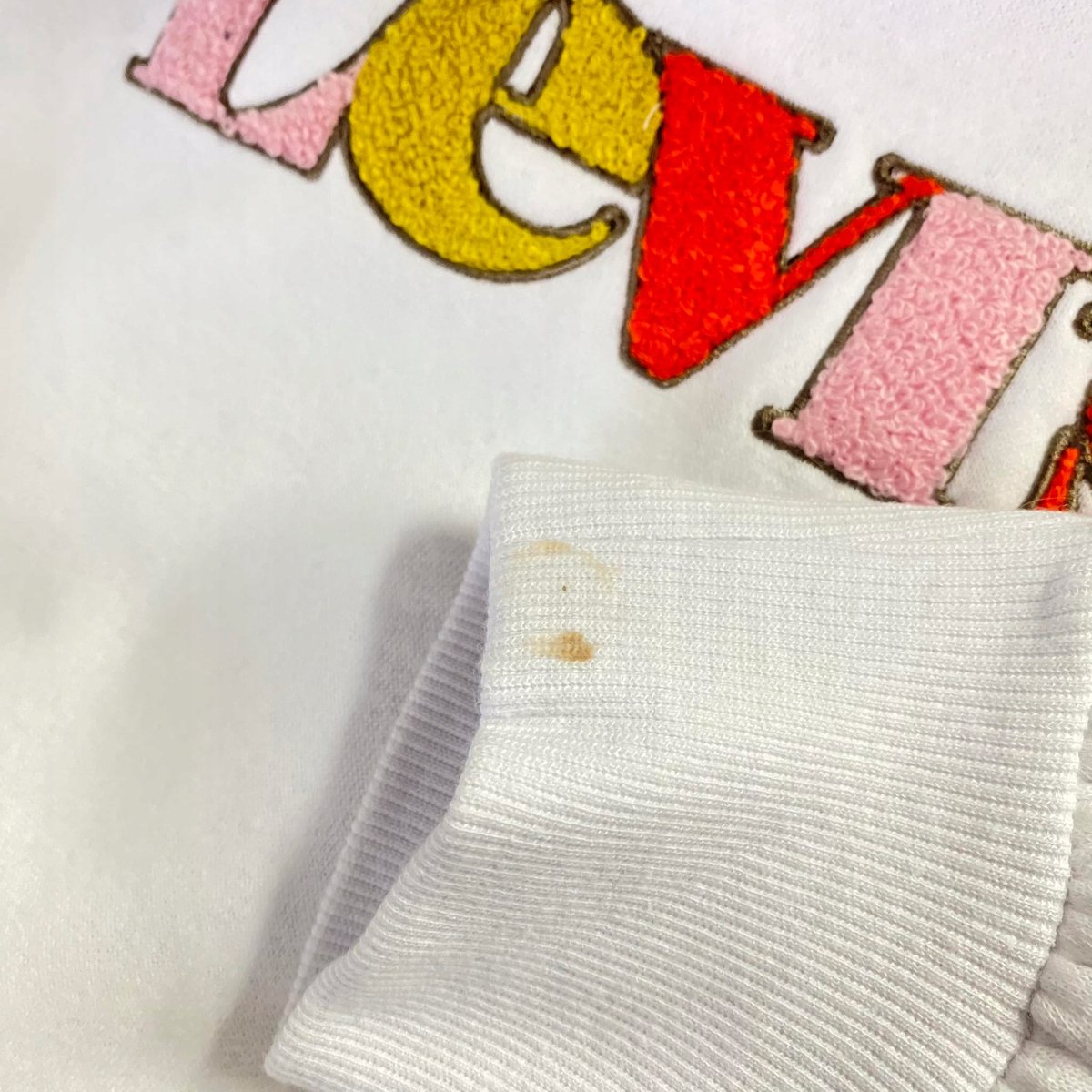 Levi’s K_A Serie Witte Hoodie met Capuchon Kleurige Strepen