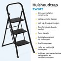 Zwarte metalen huishoudtrap met 3 treden.