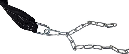Zwarte stoffen riem met metalen schakels.