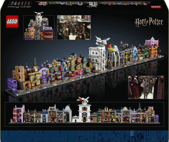 LEGO set van De Wegisweg met kleurrijke winkels, een dubbeldekkerbus en een draak op het gebouw.