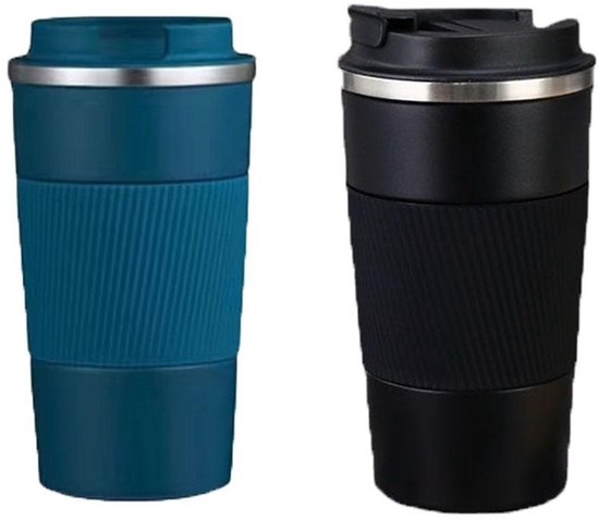 Een blauwe en een zwarte reismok met geribbelde greep en zilverkleurige ring.