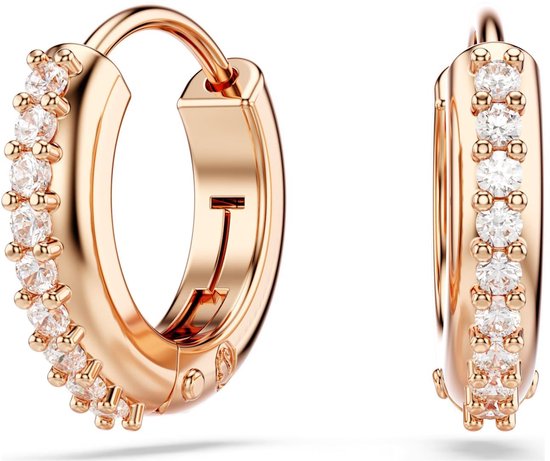 Rosegouden oorringen van Swarovski, bezet met heldere kristallen.