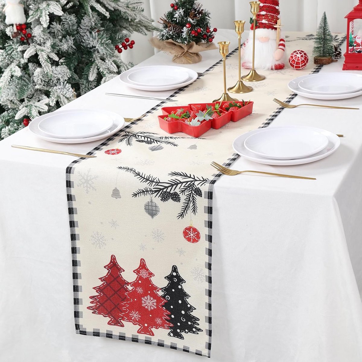 Witte Kerst Tafelloper met Sneeuwvlokken en Pijnboommotief 230x33cm