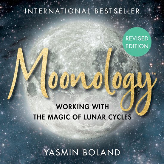 Boekomslag voor Moonology (Herziene editie) met de volle maan en de tekst 'Working with the magic of lunar cycles' door Yasmin Boland.
