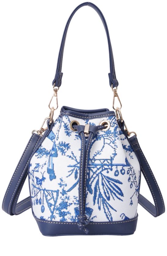 Donkerblauwe emmer tas met wit canvas en blauw Chinoiserie patroon. Dubbele hengsels.