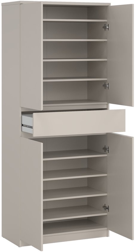 Taupe schoenenkast met alle deuren en de lade open. De kast heeft meerdere planken.