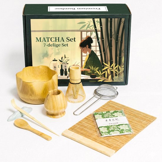 Een 7-delige matcha set met een houten matcha kom, klopper, lepel, zeef en een bamboe mat.