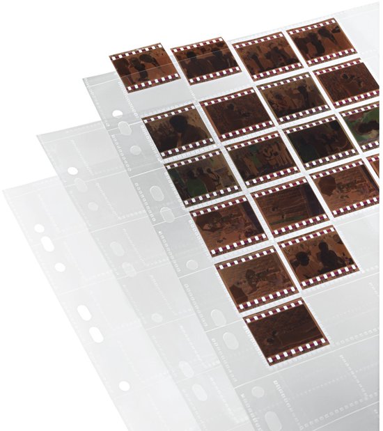 Verschillende transparante insteekhoezen met filmstroken en negatieven.