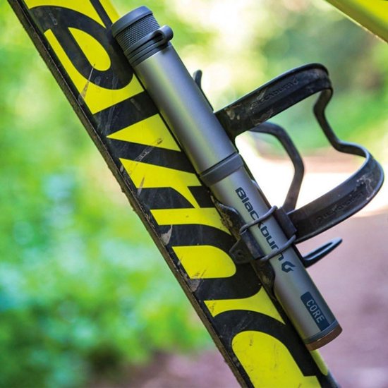 Compacte Mini Fietspomp voor Onderweg - Duurzaam en Krachtig — afbeelding 3
