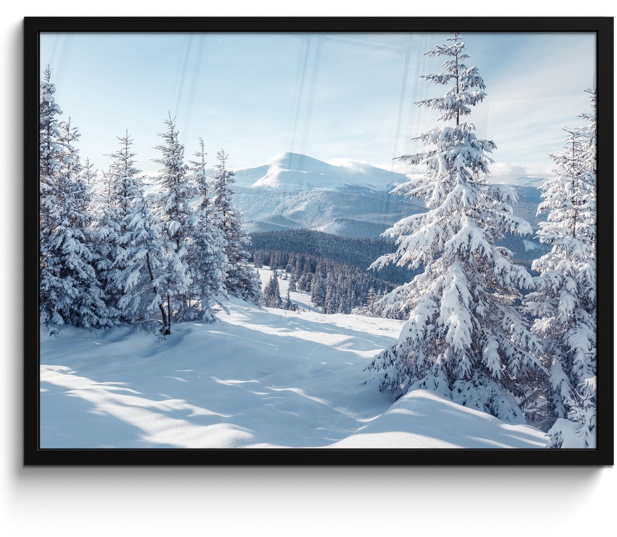 FrameYourWall Poster in lijst - Fotolijst 70x50 cm - Posters - Winterlandschap - Natuur - Berg - Bomen - Sneeuw - Posterlijst zwart - Decoratie - Wanddecoratie woonkamer - Muurdecoratie slaapkamer