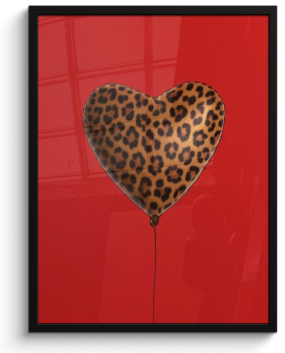 FrameYourWall Poster in lijst - Fotolijst 50x70 cm - Posters - Ballon - Hartvormig - Rood - Panterpatroon - Posterlijst zwart - Decoratie - Wanddecoratie woonkamer - Muurdecoratie slaapkamer
