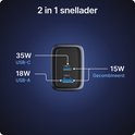 Zwarte 35W snellader met één USB-C en één USB-A poort. Indicaties voor 35W, 18W en 15W gecombineerd.
