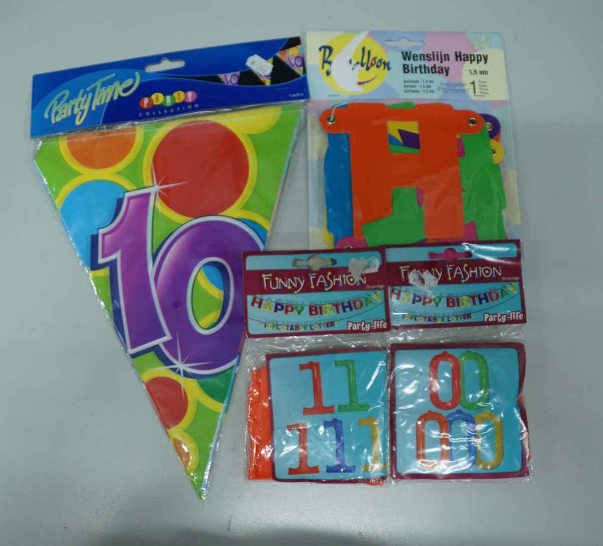 Verjaardag versierpakket 10 jaar met oranje cijfer - slinger 10 - opblaasletter oranje 10 - slinger Happy Brithday - slingers voor 10 jarige leeftijd - versiering voor 10 jarige bestaan - feest versiering voor 10 jarig verjaardag - versiering 10 jaar