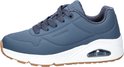 Blauwe Skechers sneaker met perforaties, witte zool en bruine loopzool.