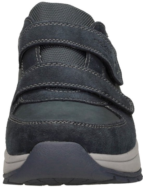 Blauwe suède sneakers met twee klittenbandsluitingen.