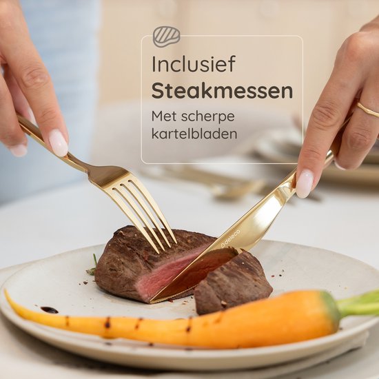 Gouden bestek, steakmes snijdt in biefstuk, met wortel.