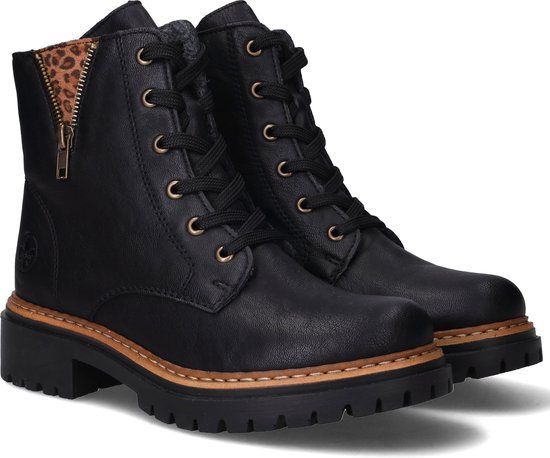 Zwarte leren veterlaarzen met leopardprint voering, rits en dikke profielzool.
