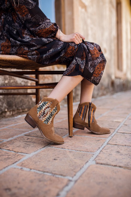 Inkkas Desert Western Boot dames cowboylaars – lichtbruine suède Western enkellaars met authentiek Peruaans textiel & rubberzool – comfortabele hak – duurzame keuze, maat 42