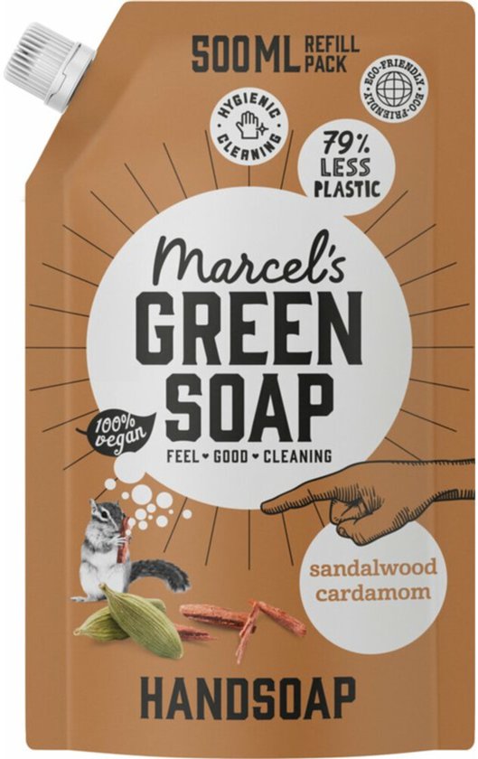 Marcel's Green Soap Handzeep navulverpakking 500ml Sandelhout & Kardamom met eekhoorn en kardemompeulen.