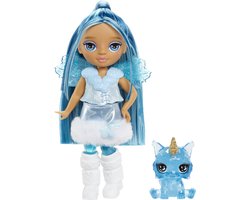 foto van Rainbow High Littles Rainbow Fantasy-elfjes en diertje – Sapphire, kleine, poseerbare, blauwe pop van 14 cm en fantasiehond met verwisselbare elfenvleugels. Cadeau voor kinderen van 4+ jaar