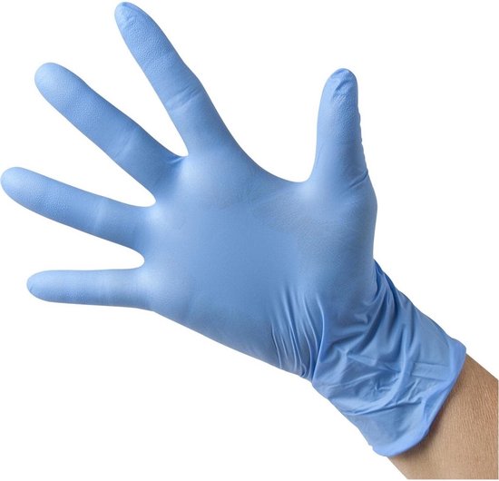 Een blauwe nitril handschoen op een witte achtergrond, de hand is geopend, vijf vingers zichtbaar.