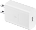 Witte Samsung 15W PD Power Adapter met Amerikaanse stekker en USB-C poort.