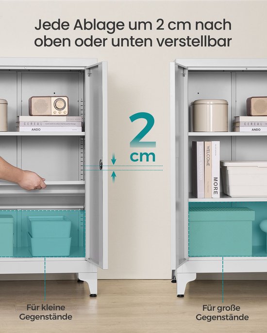 Witte metalen kasten met verstelbare planken. Deurtje opent naar links.