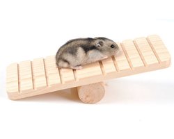 Houten hamster wip - Klim speelgoed - Houten wip - Leuk speeltoestel accessoire - Stress verlichtend - Meerdere groeven - Antislip - Geschikt voor hamsters, chinchilla's en gerbils - Houtkleur