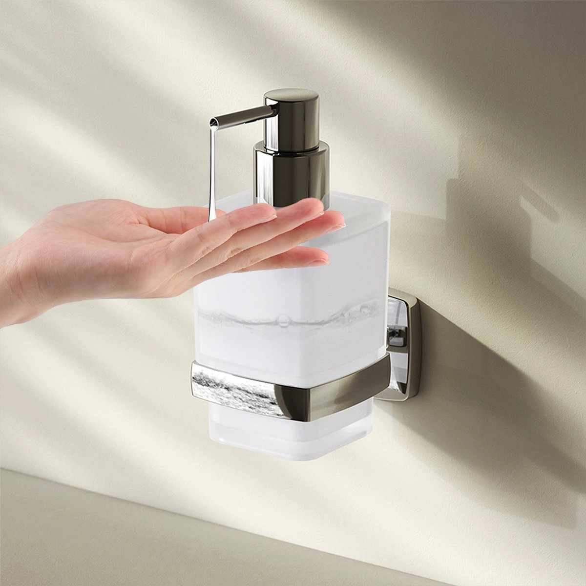 CHIWIN Wandmontage Zeepdispenser 250ml – Melkglas Zeepdispenser met ABS Pomp – Navulbare Lotion- & Afwasmiddeldispenser – Ruimtebesparend voor Badkamer, Keuken & Toilet