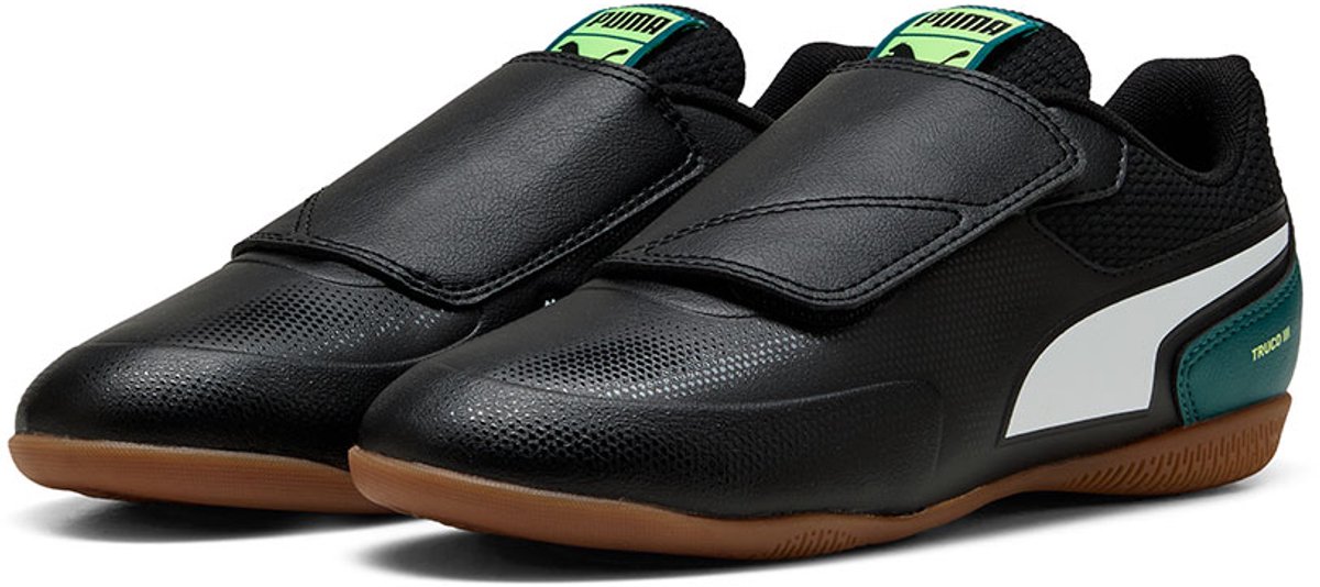 Zwarte Puma Truco III zaalvoetbalschoenen met klittenbandsluiting en groene details, EU maat 33.