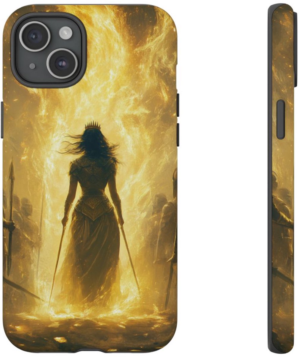 Gouden Krijgerskoningin met Kroon en Zwaarden – Telefoonhoesje Geschikt voor iPhone 15 Plus