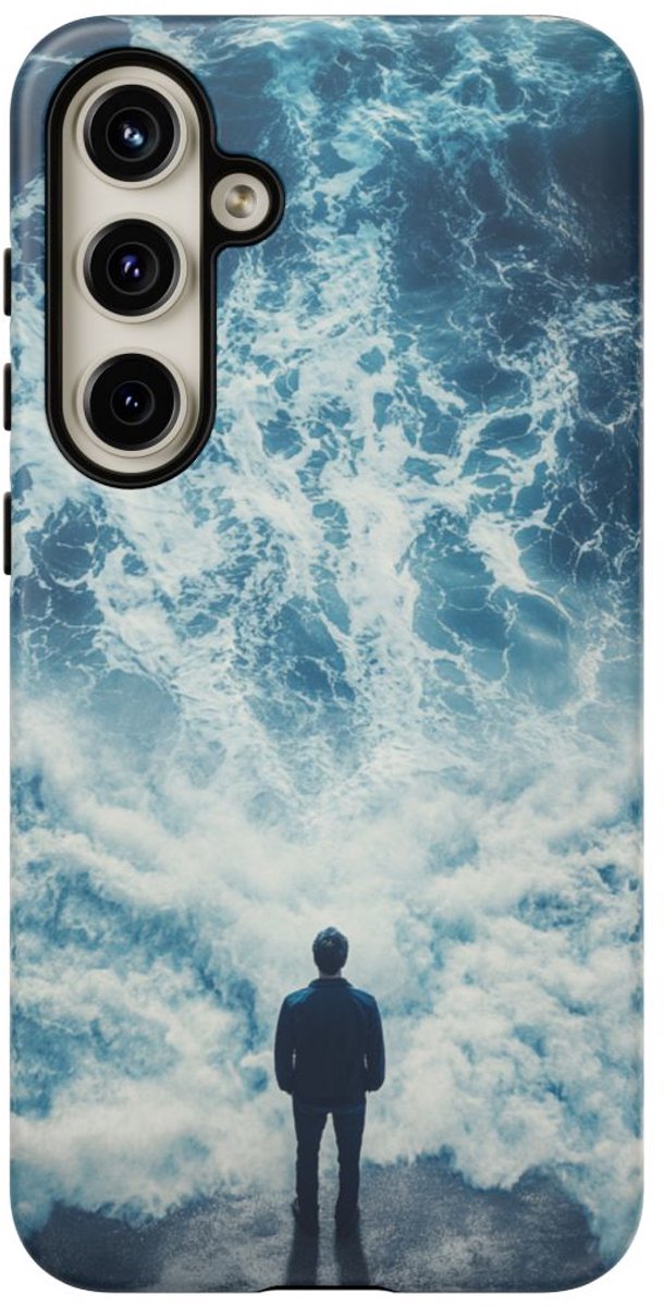 Man Tegenover Oceaangolven – Telefoonhoesje Geschikt voor Samsung Galaxy S24 Plus