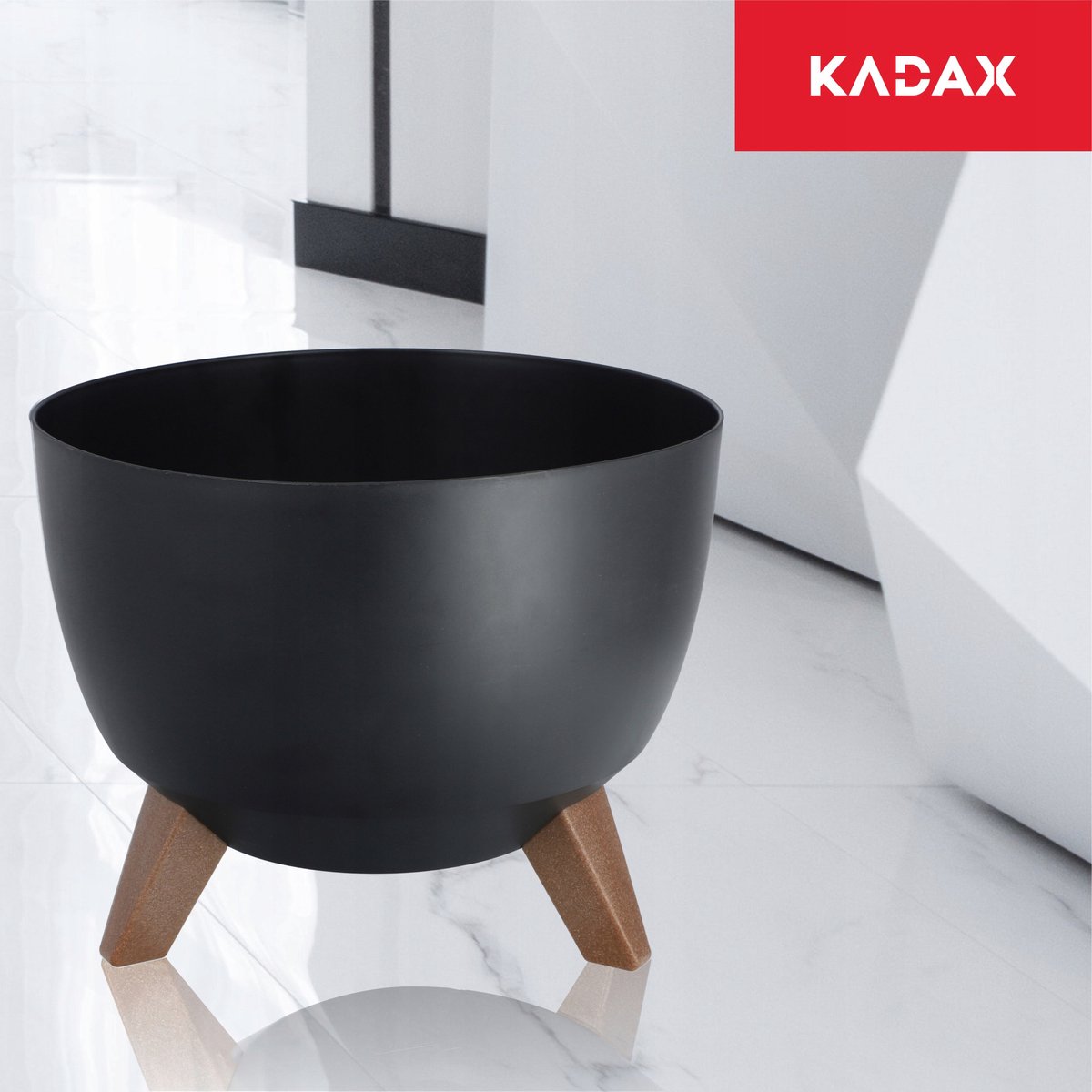 KADAX Verhoogde plantenpot, grote kunststof plantenbak met poten voor binnen en buiten, duurzame ronde plantenbak voor kamerplanten (29 cm, zwart)