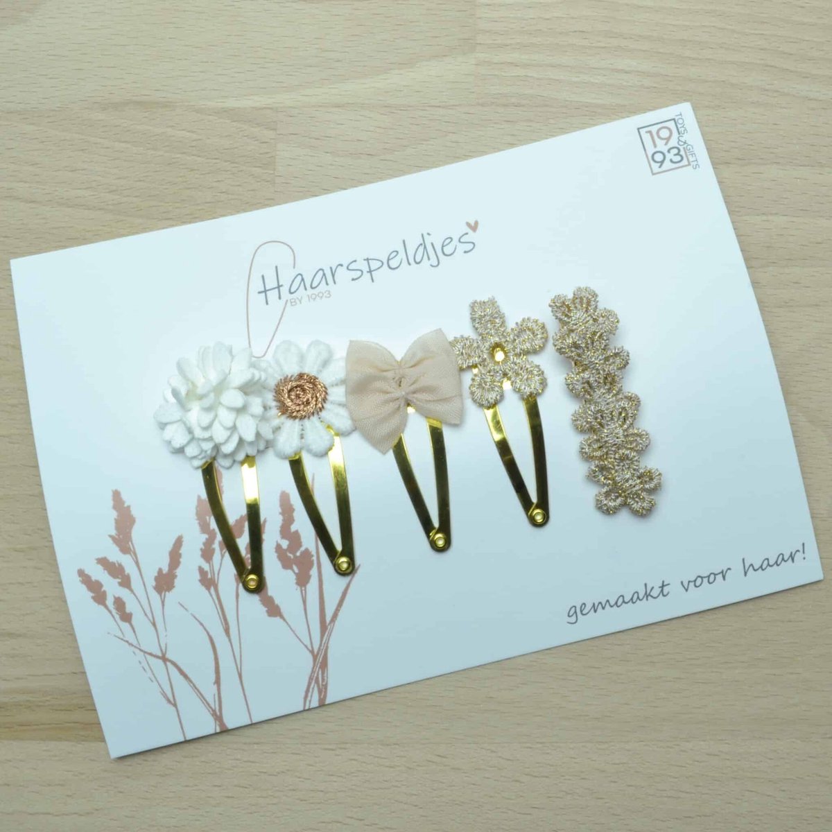 Haarspeldjes Kiki by 1993 5 cm - set met 5 gouden haarspeldjes - witte bloemetjes - roze strikje strikje - haaraccessoires