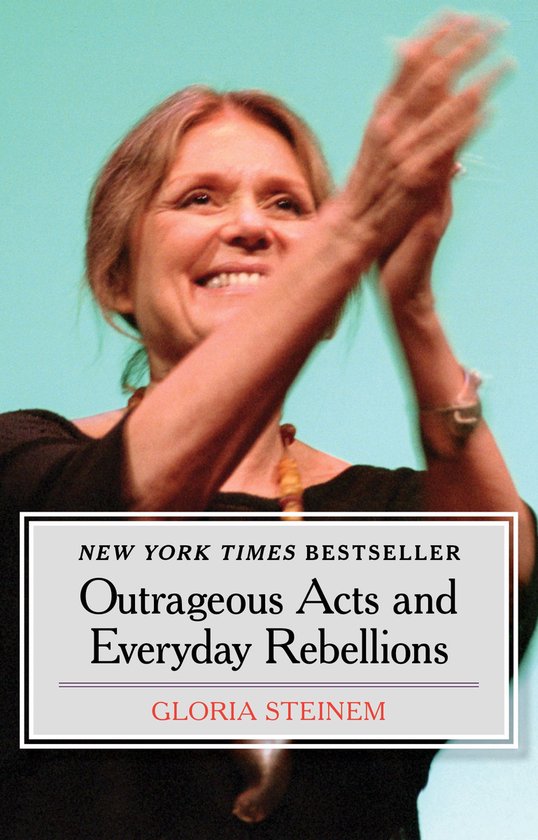 Gloria Steinem klapt in haar handen bij de presentatie van haar boek "Outrageous Acts and Everyday Rebellions", een New York Times bestseller.